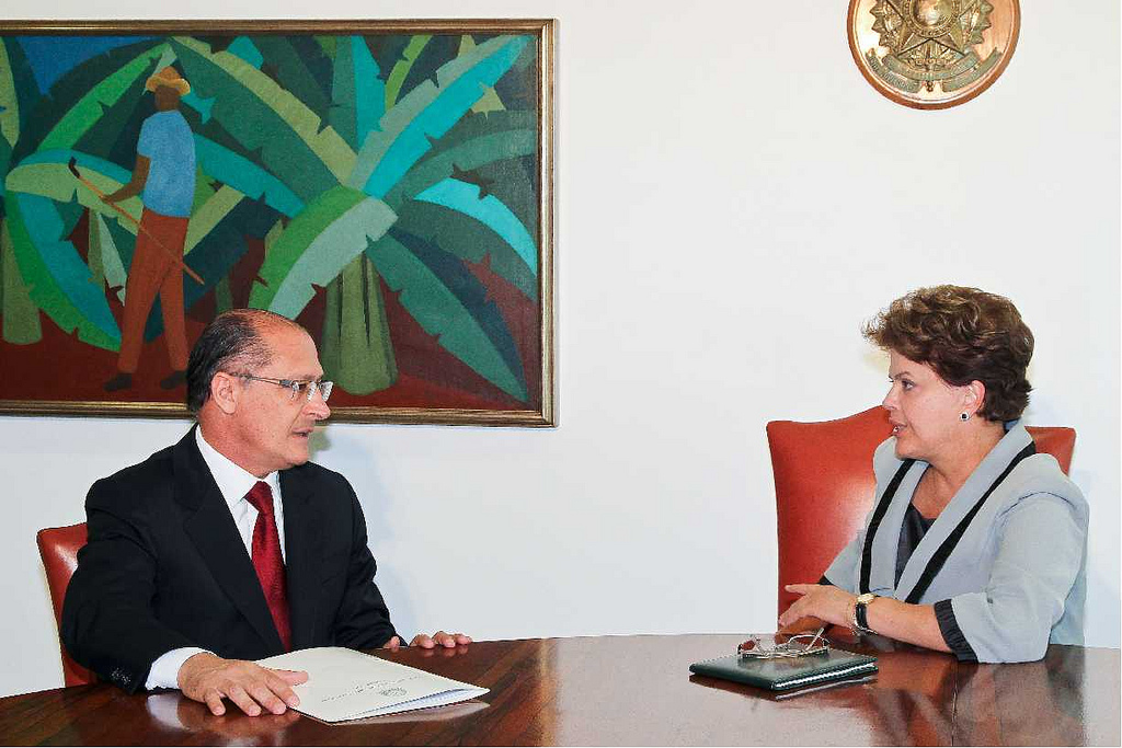 Dilma "flerta" com o PSDB