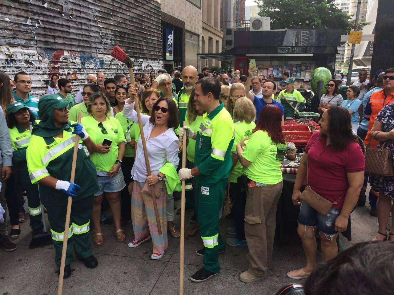 Será que o gari Dória é favor da reforma da previdência? (ou será o gari Dória somente marketing do novo Prefeito? )