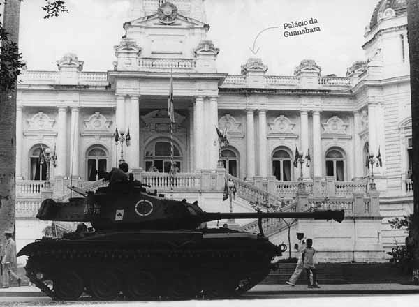 Tropas protegem palácio da guanabara