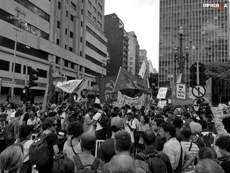 Manifestantes do MPL realizam protesto contra o aumento das tarifas em SP