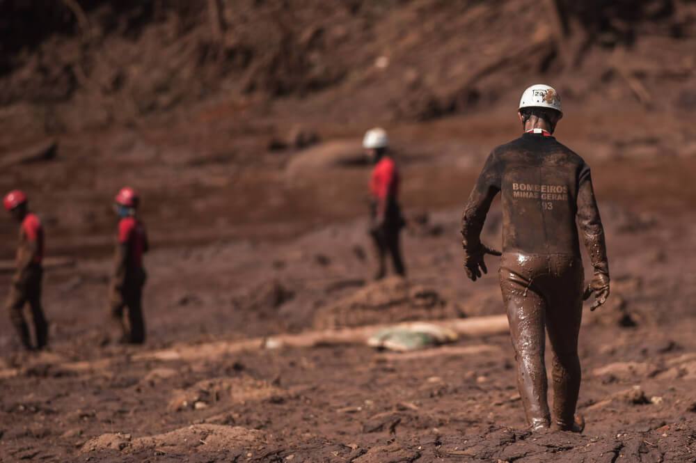 Bombeiros fazem buscas na região do Parque das Cachoeiras, em Brumadinho